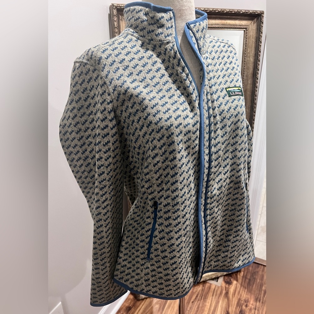 L.L. Bean Women's Blue and Tan Patterned Sweater - Picture 5 of 8